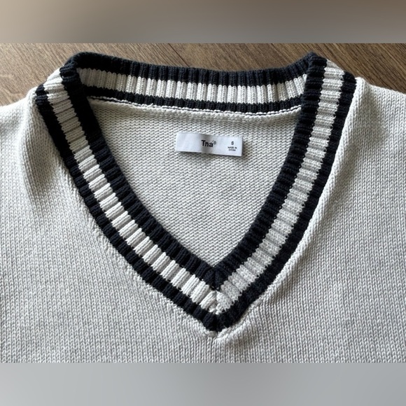 TNA- White Sleeveless Knit Vest with Black Trim - Picture 5 of 5